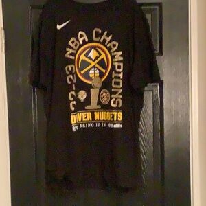 22-23 NBA CHAMPIONSHIPS Nike Black DENVER NUGGETS Crewneck TEE Shirt Finals. 451